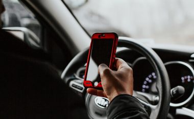Kapja e shoferëve me telefona gjatë vozitjes, me teknologjinë e re mund të bëhet shumë më lehtë