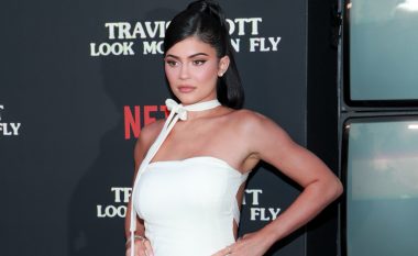 Kylie Jenner tregon se familjarët e ngacmojnë prej se është bërë miliardere