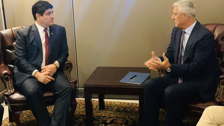 Thaçi takohet me presidentin e Kosta Rikës