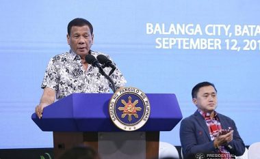 Presidenti i Filipineve u ka kërkuar banorëve t’i qëllojnë, por mos të vrasin zyrtarët e korruptuar