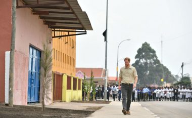 Princi Harry ndjek hapat e princeshës Diana në Angola