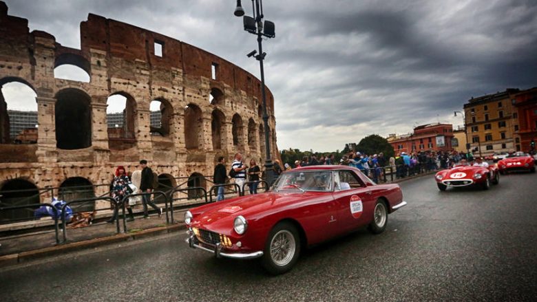 Rrugëve të Romës parakaluan 80 Ferrari klasikë, për të festuar përvjetorin e themelimit të kompanisë italiane