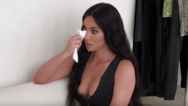 Pas dyshimeve, Kim Kardashian zbulon se vuan nga artriti psoriatik