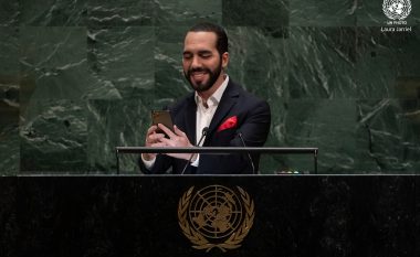 ‘Selfie’ e presidentit të El Salvadorit merr shumë vëmendje në samitin e Kombeve të Bashkuara: “Fotografitë në Instagram kanë më shumë ndikim se fjalimet këtu”