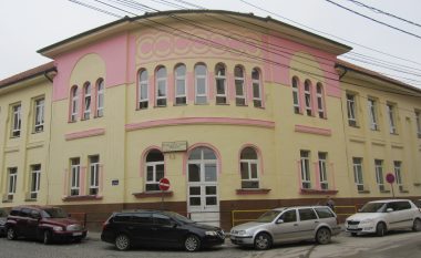 Helmohen pesë nxënës të shkollës “Elena Gjika” në Prishtinë, po trajtohen në QKUK