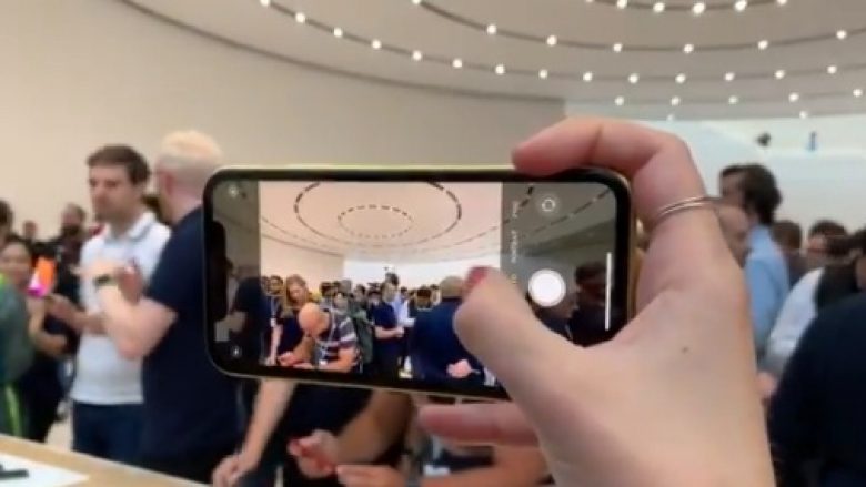 Sistemi i tri kamerave të iPhone 11 mund të realizojnë fotografi me pamje shumë të gjerë