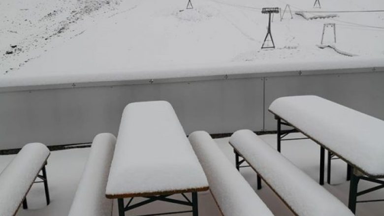 Bie borë në Itali dhe Austri