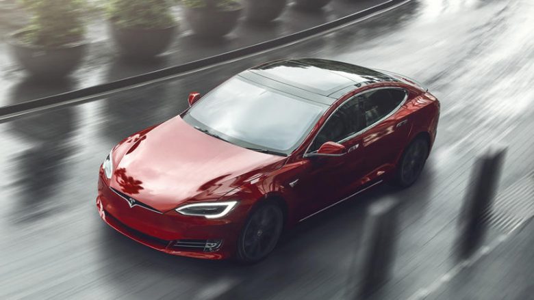 Tesla Model S shënoi rekord në xhiro