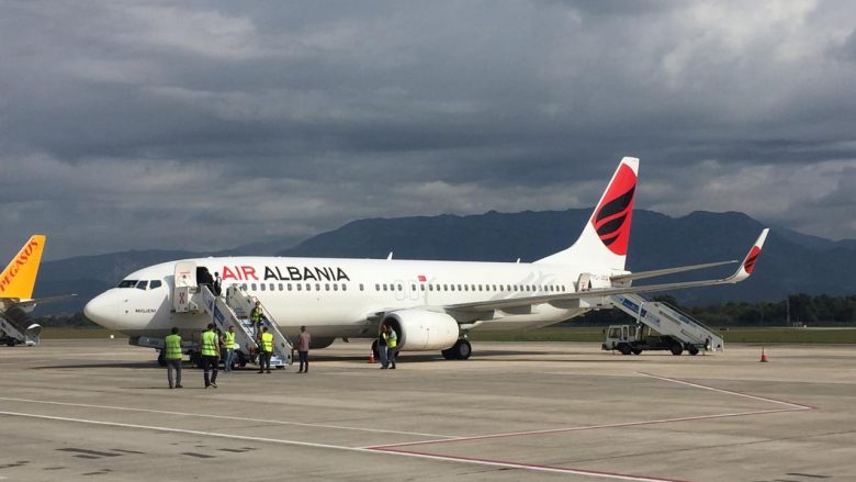 Air Albania me aeroplanin “Migjeni” nis fluturimet drejt Italisë