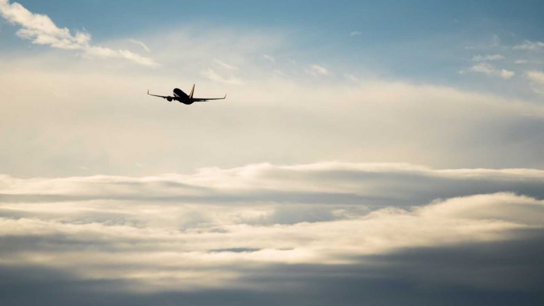 Pse aeroplanët fluturojnë në lartësi prej 11,000 metrave?
