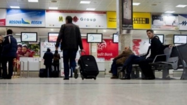 Shtetasi i huaj kapet në aeroport me dokument të falsifikuar
