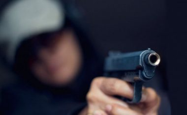 Grabitje e armatosur në Shtime, grabitësit gjuajnë me armë policinë