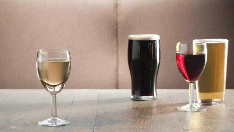 Cila është më e shëndetshme: Vera apo birra?