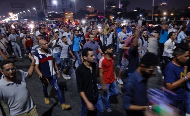 Qindra protestues në Egjipt kërkojnë dorëheqjen e qeverisë
