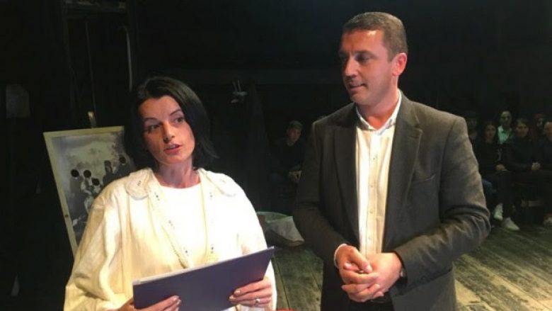 Ministri Gashi nderon me mirënjohje Vasfije Krasniqin