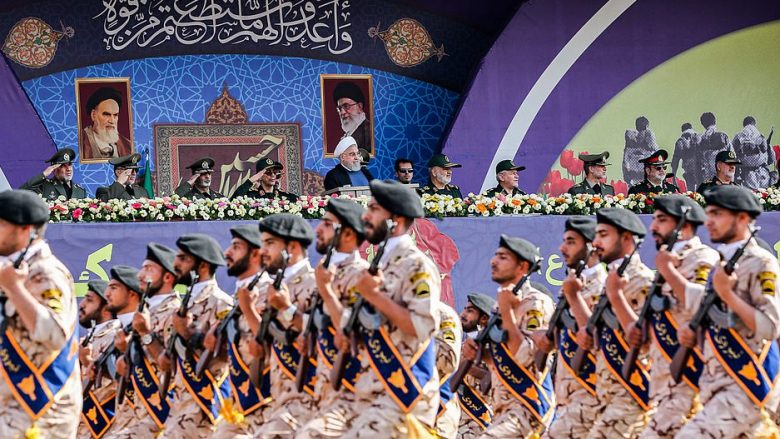 Irani tregon fuqinë ushtarake, përfshirë raketat që mund të arrijnë bazat amerikane – Rohuani ka një paralajmërim për Perëndimin