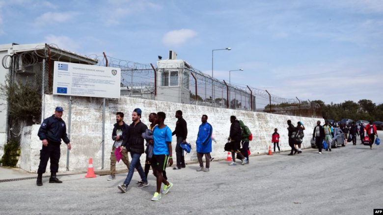 Greqia me masa të reja për migrantët