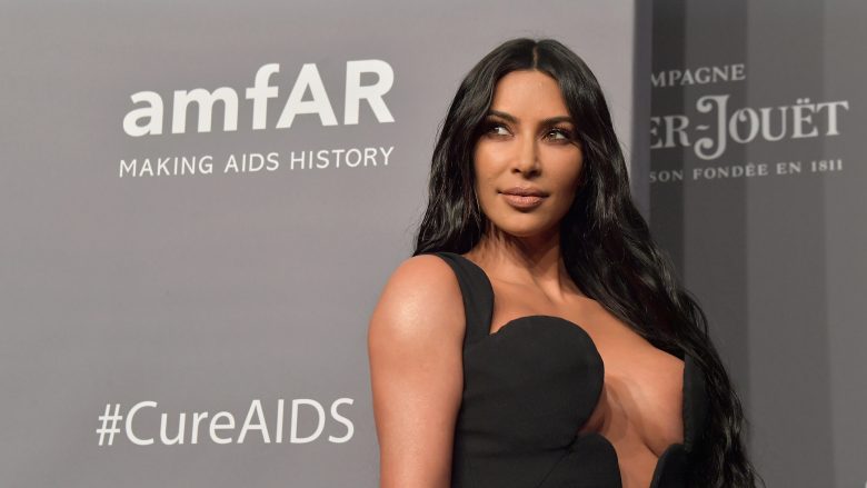 Kim Kardashian e vonoi lindjen e vajzës së parë, sepse nuk donte ta lindte pa bërë manikyrin