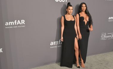 Kim Kardashian akuzon motrën e saj, Kourtney për vjedhje të stilit të saj