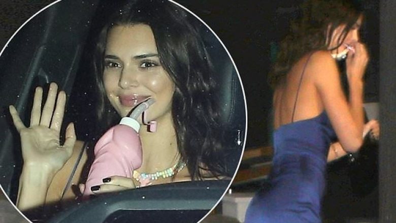 Kendall Jenner merr vëmendjen me formën e shishes me të cilën piu gjatë natës së beqarisë së shoqes