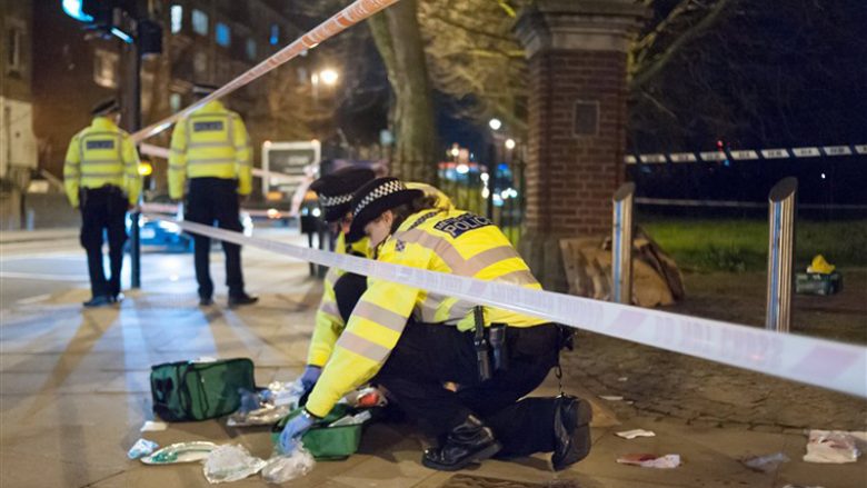 Sulm me thikë në Londër, një i vdekur dhe një i plagosur