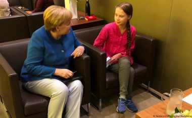 Merkel thotë se e ka dëgjuar "alarmin e zgjimit nga të rinjtë" - publikon fotografi me aktivisten suedeze