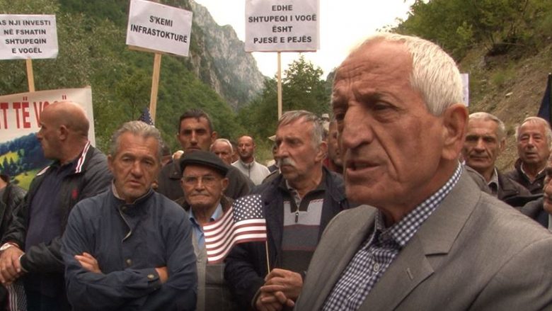 Protestojnë banorët e Shtupeqit të Pejës, paralajmërojnë bllokim të rrugëve