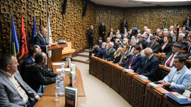 Haradinaj në përurimin e librit që dëshmon krimet serbe: Libër që flet me gjuhën e argumenteve