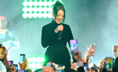 Rihanna dyshohet se është shtatzënë