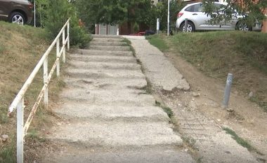 Shkallët tek stacioni i autobusëve në Prishtinë në gjendje të mjerueshme