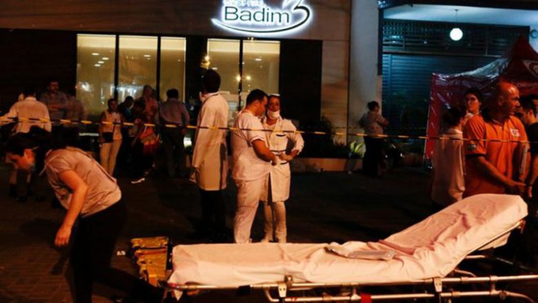 Spitali përfshihet nga flakët, 11 të vdekur në Rio De Janeiro