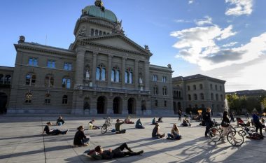 Politikanët zviceranë fitojnë miliona euro në vit nga këshillat e tyre për sektorin financiar