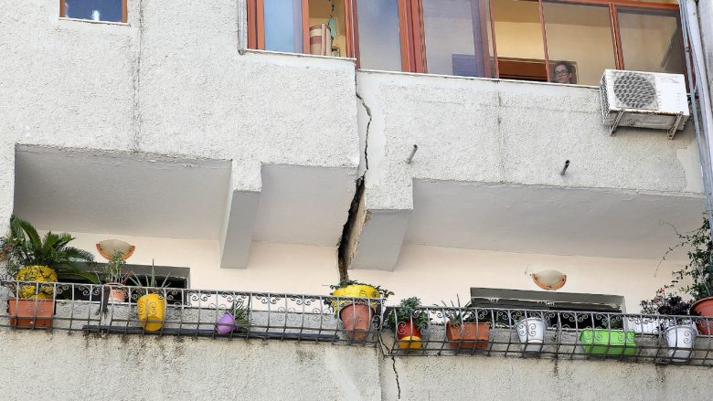 Mbi 140 pallate të pabanueshëm nga tërmeti në Tiranë