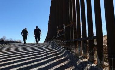 Pentagoni pezullon 120 projekte – kursen para për murin me Meksikën