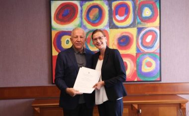 Pacolli pranon kopjet e letrave kredencialet nga ambasadorja e re e Kroacisë