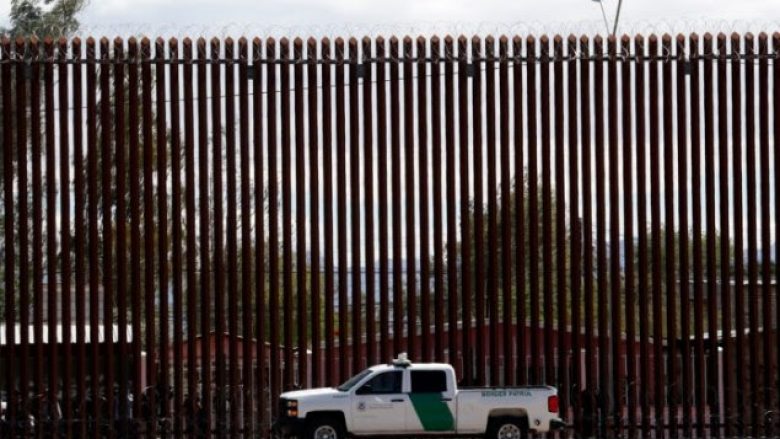 Pentagoni zhbllokon 3,6 miliardë euro për murin me Meksikën