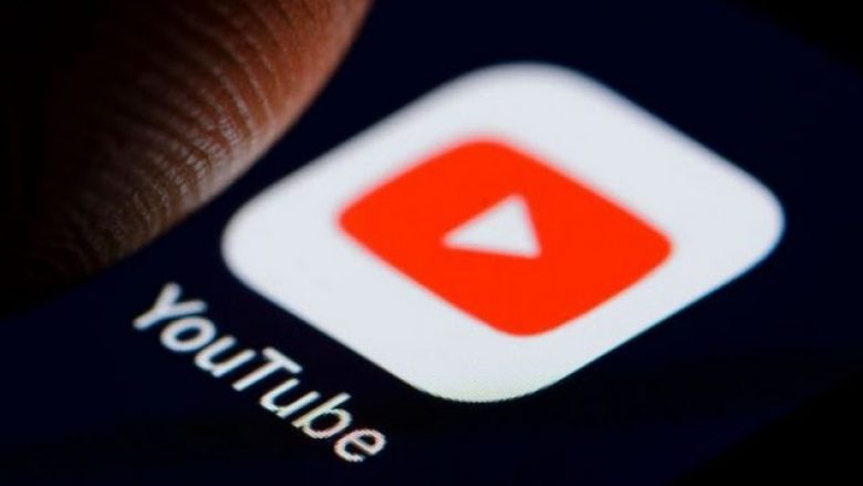 YouTube fshin 100 mijë video që nxisnin urrejtjen