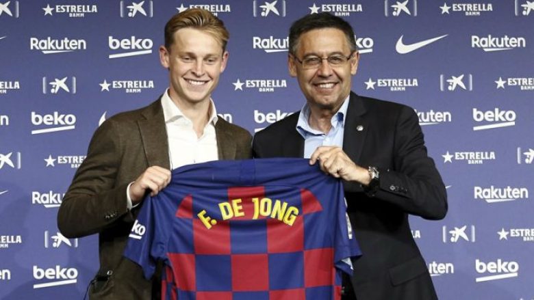 Menaxheri i De Jong zbulon prapaskenat e transferimit: Tri klube të tjera bën gjithçka që ta marrin për vete