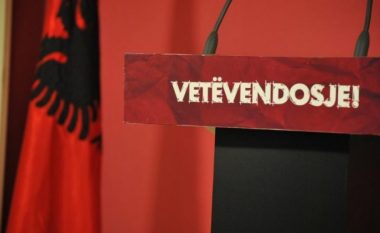 Vetëvendosje dorëzon listën e kandidatëve në KQZ