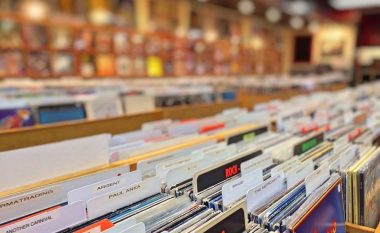 Disqet parashikohet të tejkalojnë shitjet e CD-ve, për herë të parë që nga viti 1986