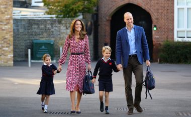 Familja Mbretërore duken të lumtur dhe në harmoni, teksa përcjellin Princeshën e vogël Charlotte në ditën e parë të shkollës