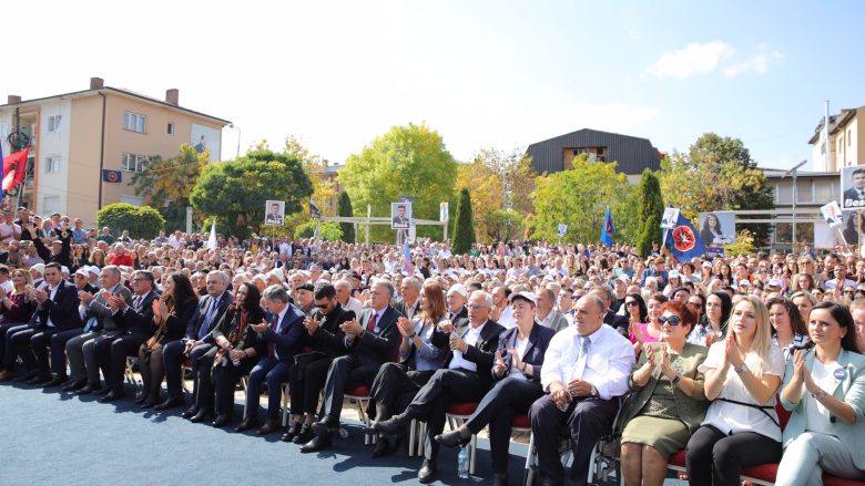 Osmani takon qytetarët në Podujevë, thotë se edhe tri ditë i ndajnë nga fitorja e LDK-së