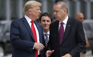 Erdogan: SHBA-të i kanë 120 orë që të largojnë luftëtarët kurdë, përndryshe rifillojnë sulmet turke mbi YPG-në