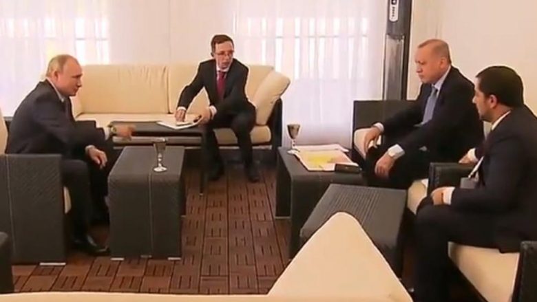 Erdogan harron dokumentet e hapura gjatë takimit me Putinin – homologu rus ia bën me dije që t’i mbyll se po e filmonin kameramanët