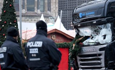 Merkel ishte “shënjestër” e personit që mbyti 11 persona në tregun e Krishtlindjeve në Berlin, telefoni i zbuloi planet e tij rrëqethëse