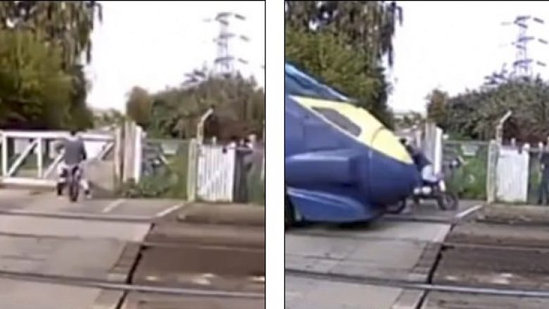 Tentoi të kalojë binarët derisa treni po lëvizte me shpejtësi të madhe, motoçiklisti i shpëton vdekjes për “një fije floku”