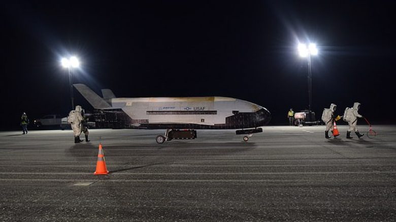 Pas misionit 780 ditësh në hapësirë, fluturakja X-37B e forcave ajrore amerikane rikthehet në Tokë