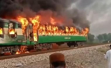Pas rrjedhjes së gazit nga bombola, treni që ishte në lëvizje përfshihet nga zjarri – humbin jetën 70 persona në Pakistan