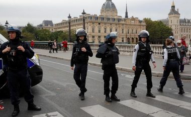 Sulm i përgjakshëm në Paris, nëpunësi civil sulmon kolegët në stacionin e policisë – humbin jetën katër policë, neutralizohet sulmuesi  