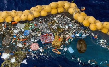 Shpiket pajisja revolucionare që pastron oqeanet nga mbeturinat